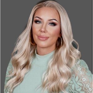 Chelsey Smith Cosmetics CHRISTINA LUXE petite. Brand new, never worn